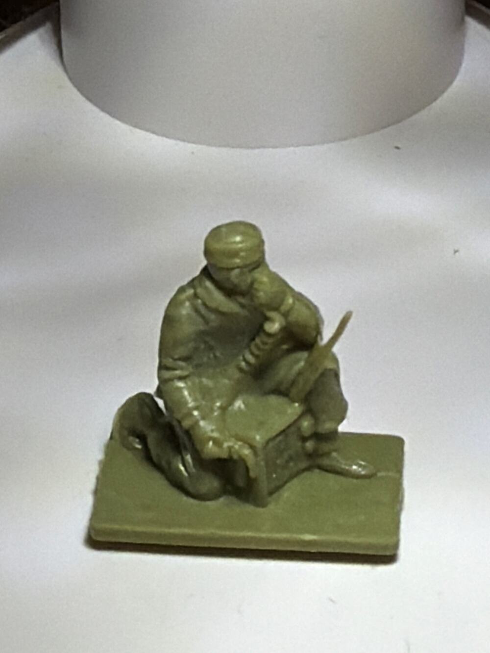 Vintage Airfix British Infantry Support Group Radio Operator Toy Figure Green